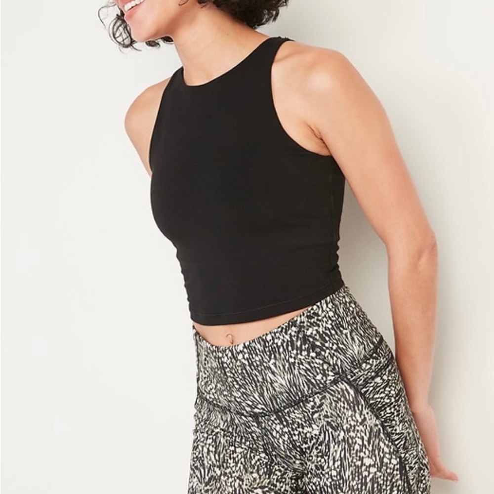Cropped sports tank built in bra